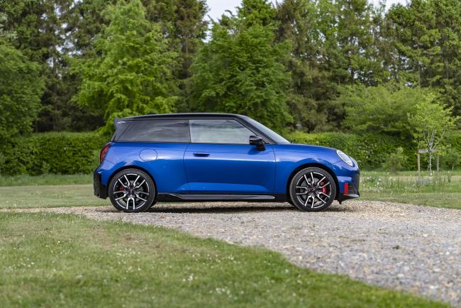 Exterieur_mini-cooper-jcw-electrique-2025_4